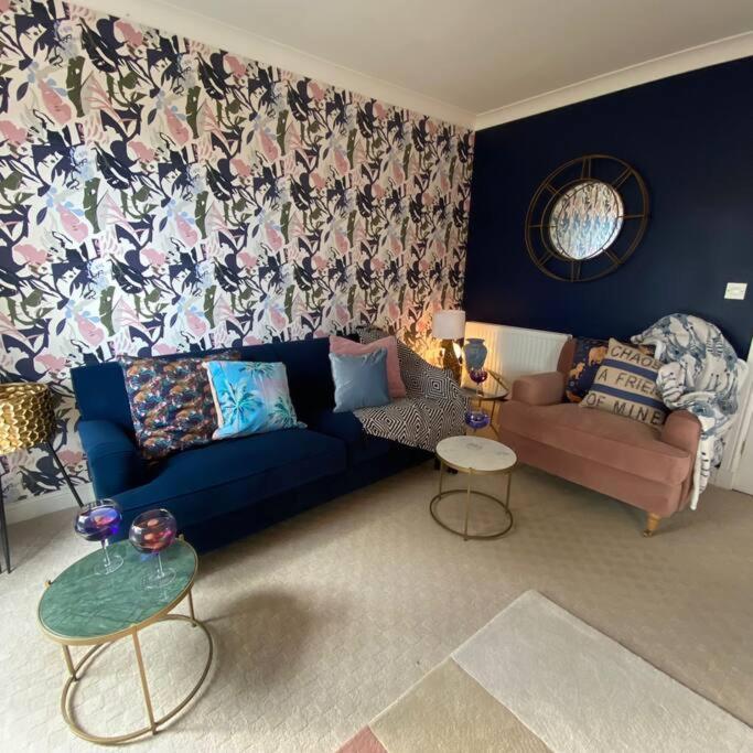Luxury 4-5 Bed Home With Games Room And Balcony Newtown  Exterior foto